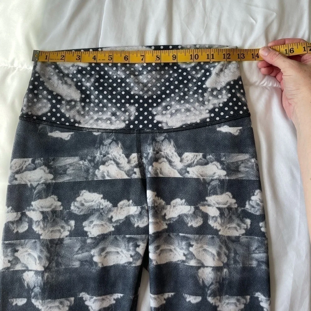 Lululemon wonder under 25” high rise cloud polka floral dot leggings size 4